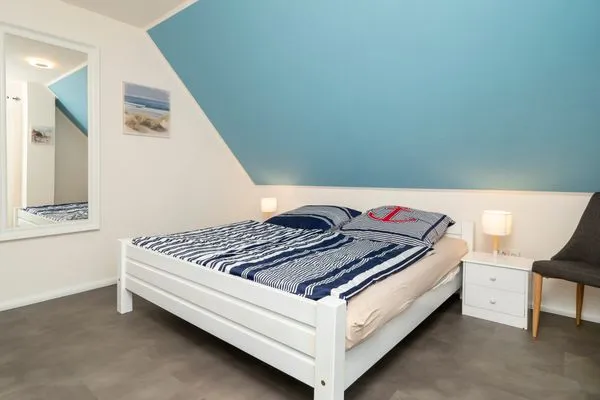 Schlafzimmer mit Doppelbett Ferienpark Freesenbruch Doppelhaushälfte 11a - Schwalbennest