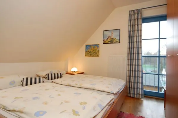 Schlafzimmer mit Doppelbett Ferienpark Freesenbruch Doppelhaushälfte 12 - Sommerlust