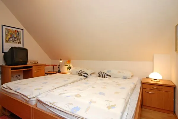 Schlafzimmer mit Doppelbett Ferienpark Freesenbruch Doppelhaushälfte 12 - Sommerlust
