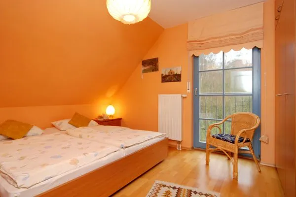 Schlafzimmer mit Doppelbett Ferienpark Freesenbruch Doppelhaushälfte 12a - Steuerrad