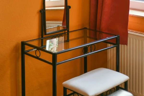 Schminktisch im Schlafzimmer Haus Dünenrose Ferienwohnung Klabautermann