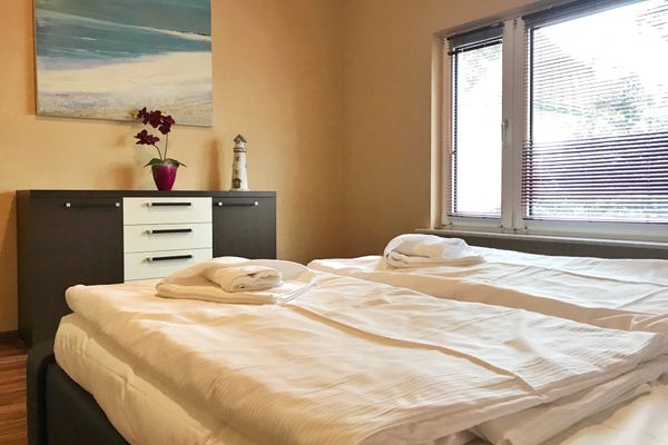 Schlafzimmer 1