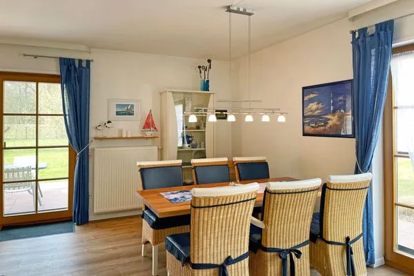 Esstisch Ferienpark Freesenbruch Doppelhaushälfte 9a - Leuchtturm