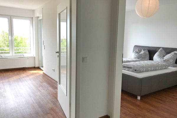 Blick zum Wohnzimmer und Schlafzimmer
