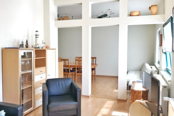 mit Blick ins Esszimmer