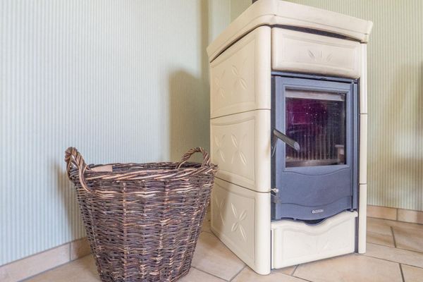 Wohnzimmer mit Kamin