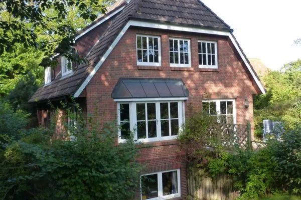 Hausansicht des Ferienhaus Troeltsch in Nebel auf Amrum Haus Troeltsch Ferienwohnung  „Bi Elschen"