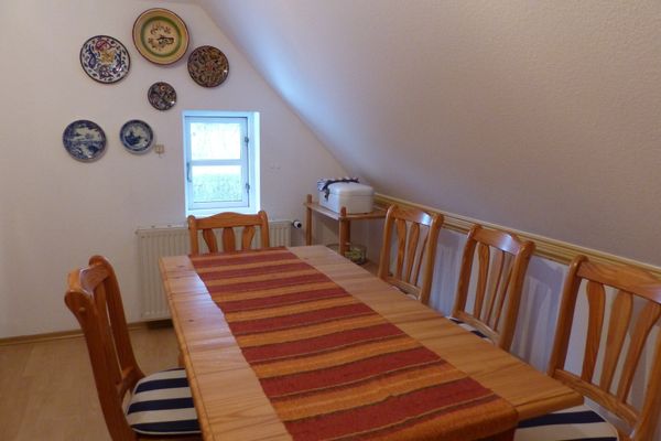 Wohnzimmer mit Esstisch