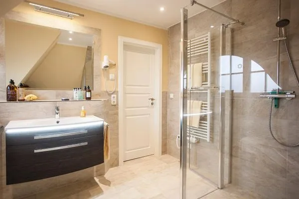 Badezimmer  Ferienhaus Haubenlerche 20