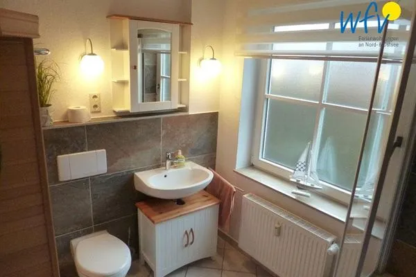 Badezimmer Haus Dünenrose Ferienwohnung Seestern
