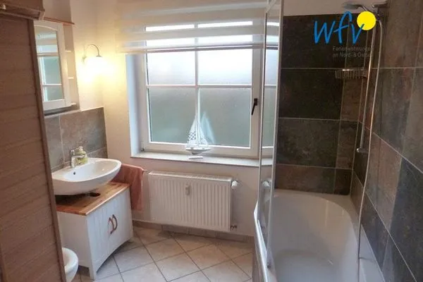 Badezimmer Haus Dünenrose Ferienwohnung Seestern