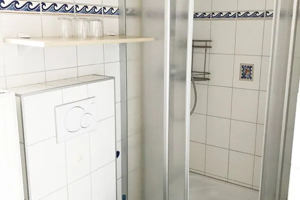 Badezimmer im Bungalow Frisia 2 in Norddorf auf Amrum Haus Frisia Bungalow Frisia 2