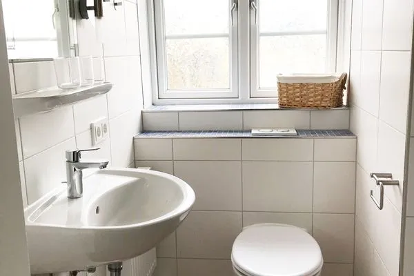 Badezimmer in der Ferienwohnungen Frisia 4 in Norddorf auf Amrum Haus Frisia Ferienwohnung Frisia 4