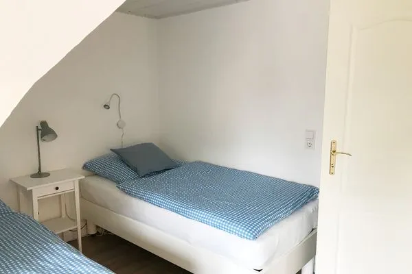 Schlafzimmer 1 in der Ferienwohnung Frisia 5 in Norddorf auf Amrum Haus Frisia Ferienwohnung Frisia 5