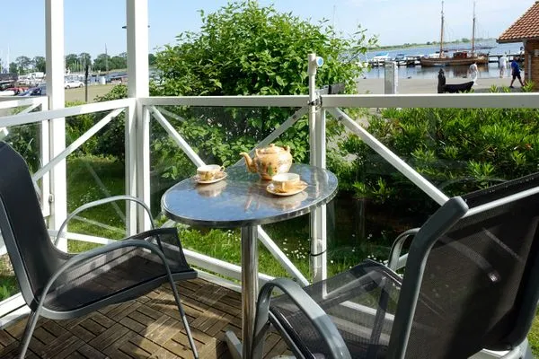 Terrasse Residenz am Yachthafen Hafentraum