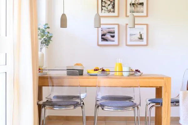 Esstisch mit Bestuhlung Residenz am Strand Deichpoofe -  Wohnung 1-06