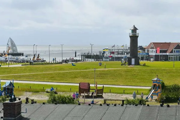 Ausblick aus dem Wohnzimmer Richtung Wattenmeer / Hafen Haus Inselrose Ferienwohnung Apfelrose