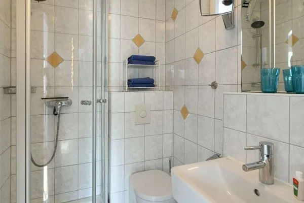 Badezimmer Haus Inselrose Ferienwohnung Apfelrose