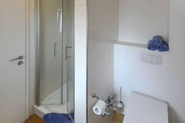 Badezimmer Haus Inselrose Ferienwohnung Sandröschen