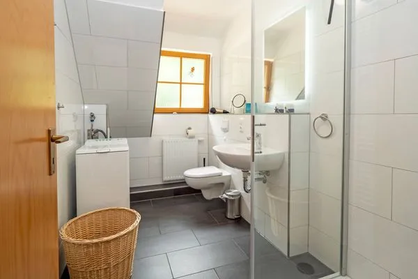 Badezimmer mit Dusche Ferienpark Freesenbruch Wohnung 1.6 - Freesenblick