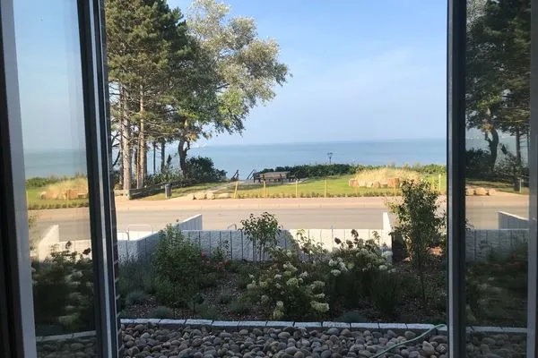 Blick vom Schlafzimmer 1 auf das Wattenmeer Haus *Weiße Düne* Ferienwohnung *Weiße Düne 3 / OceanView*
