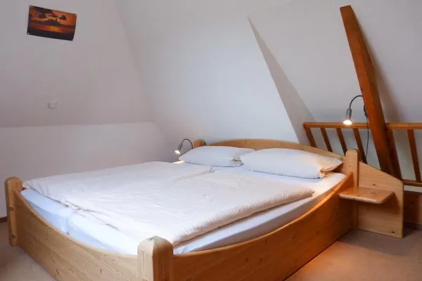 Doppelbettschlafzimmer in der Ferienwohnung Bi Elschen in Nebel auf Amrum Haus Troeltsch Ferienwohnung  „Bi Elschen"