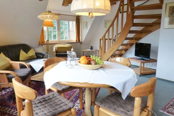 Esstisch in det Ferienwohnung Bi Elschen in Nebel auf Amrum Haus Troeltsch Ferienwohnung  „Bi Elschen"