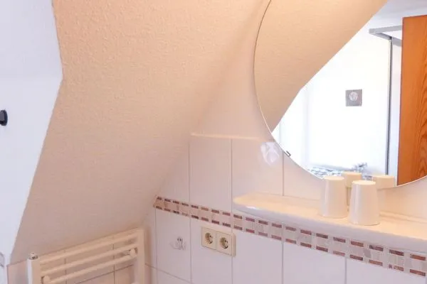 Badezimmer in der Ferienwohnung Bi Elschen in Nebel auf Amrum Haus Troeltsch Ferienwohnung  „Bi Elschen"