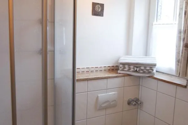 Duschbad in der Ferienwohnung Bi Elschen in Nebel auf Amrum Haus Troeltsch Ferienwohnung  „Bi Elschen"