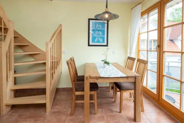 Esstisch Ferienpark Freesenbruch Wohnung 4.4 - Seeschwalbe