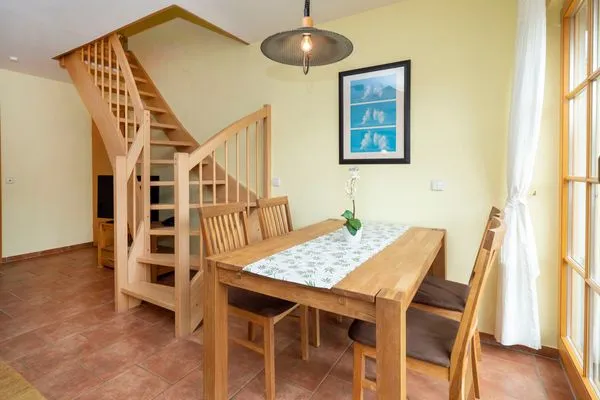 Esstisch Ferienpark Freesenbruch Wohnung 4.4 - Seeschwalbe