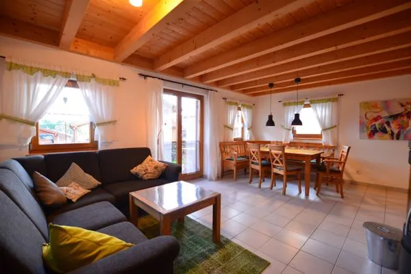 Wohnzimmer  Bunte Kuh -  Feriendorf Via Claudia Haus 52