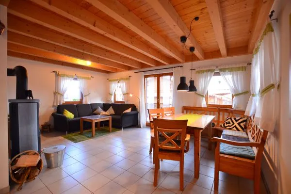 Wohnzimmer  Bunte Kuh -  Feriendorf Via Claudia Haus 52