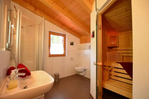 Badezimmer  Alpenliebe - Feriendorf Via Claudia Haus 58