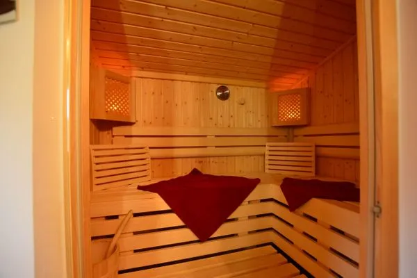 Badezimmer mit Sauna  Alpenliebe - Feriendorf Via Claudia Haus 58