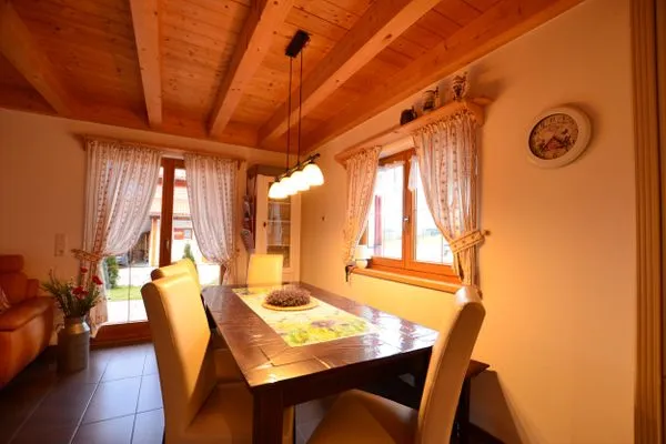 Wohnzimmer  Berg- und Seetraum - Feriendorf Via Claudia Haus 64