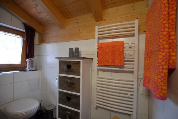 Badezimmer  Berg- und Seetraum - Feriendorf Via Claudia Haus 64