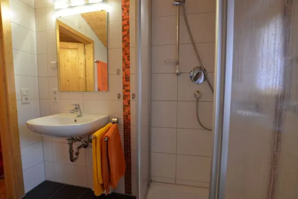 Badezimmer  Berg- und Seetraum - Feriendorf Via Claudia Haus 64