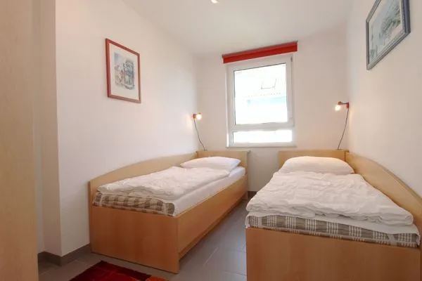 Schlafzimmer mit zwei Einzelbetten Residenz am Strand Wohnung 4-59