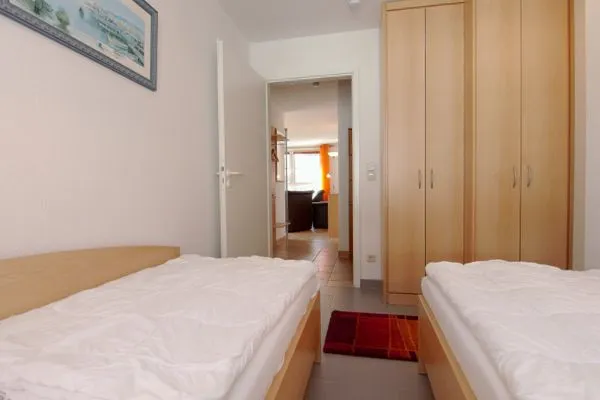 Schlafzimmer mit zwei Einzelbetten Residenz am Strand Wohnung 4-59