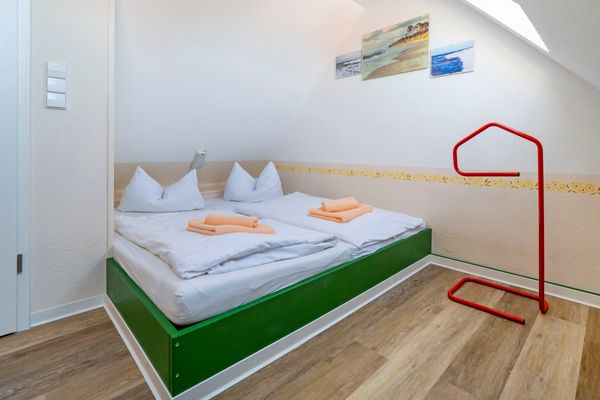 Ferienpark Freesenbruch Wohnung 1.5 - Amber Ostseeheilbad Zingst - Schlafzimmer mit Doppelbett