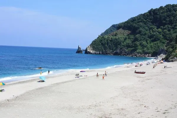 beach in 40km  De Kiriko