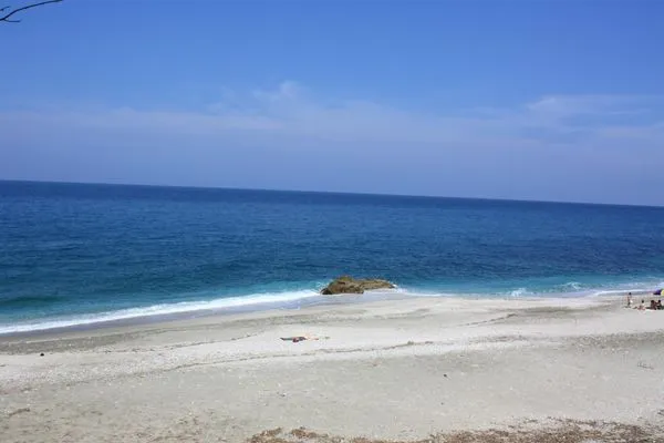 beach in 40km  De Kiriko