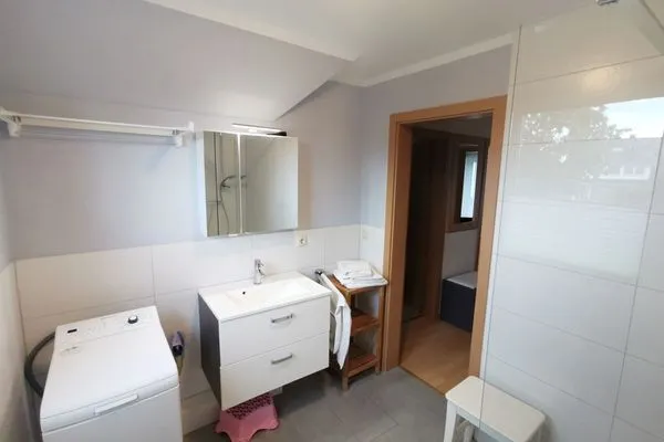 Badezimmer mit Dusche  Karimea