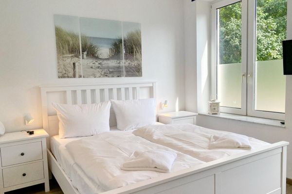 Schlafzimmer 1 mit Doppelbett