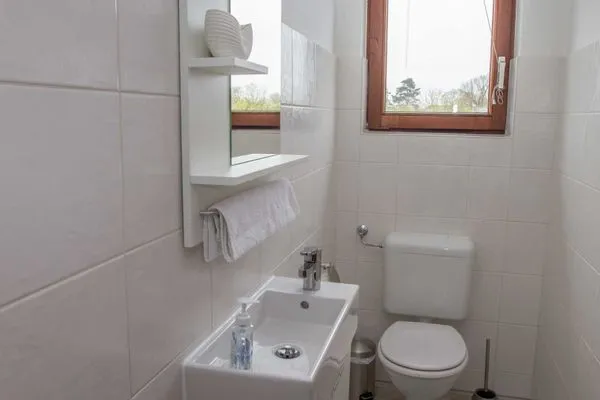 Gäste-WC  (STOE12b)  Ferienwohnung "Sonnenterrasse"
