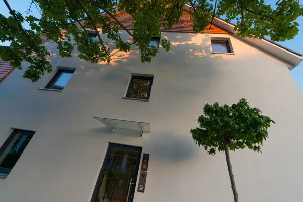 Fassade / Eingang  (STR92) Ferienwohnung "Gartenresidenz Strandstraße"