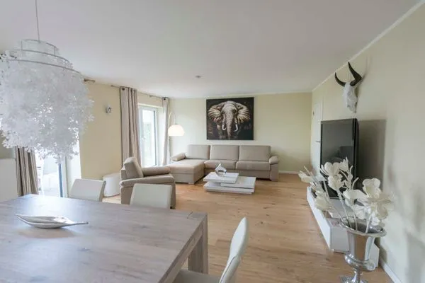 Wohnzimmer  (STR92) Ferienwohnung "Gartenresidenz Strandstraße"