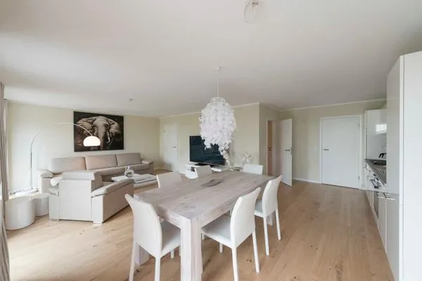 Wohnzimmer  (STR92) Ferienwohnung "Gartenresidenz Strandstraße"