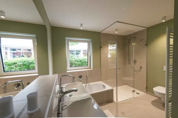 Badezimmer  (STR92) Ferienwohnung "Gartenresidenz Strandstraße"